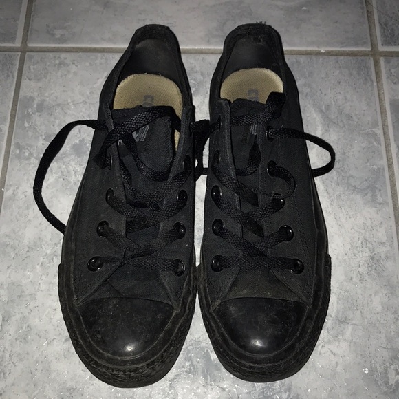 All black low converse - Picture 1 of 1